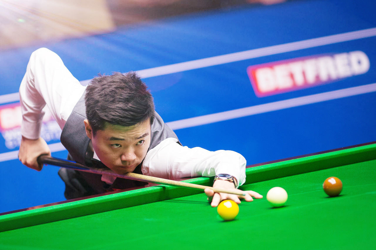 面的中流砥 面的中流砥