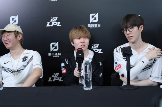 赛后有球员 赛后有球员