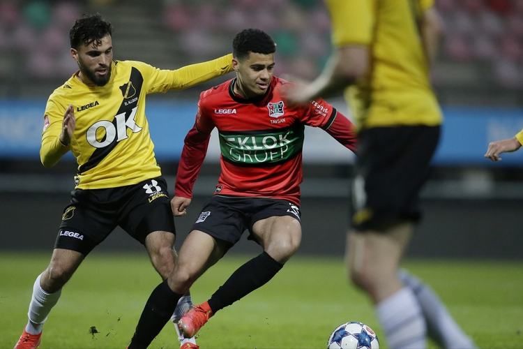 李昊守住了平局！补时最后一分钟，李昊再次神扑出对手头球攻门